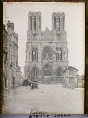 Image représentant France, Reims, Façade de la Cathédrale, vue prise de la rue Nouvelle