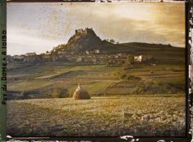 Image représentant France, Buron, Vue sur le Village et le Vieux Château