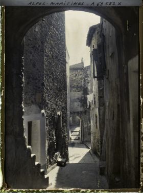 Image représentant La rue du Vieux-Château dans la vieille ville