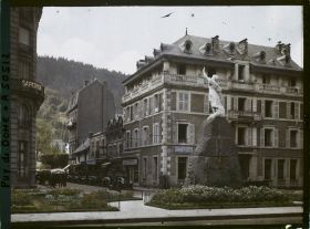 Image représentant France, Mont Dore, La Place Michel Bertrand et la rue Raymond