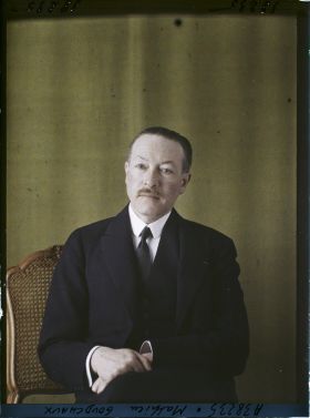 Image représentant Monsieur  https://musee-albert-kahn.s-museum.fr/home/NWQ2OTAwYzNmYjZlZTk1ZWQwODJmMjY4L2dlbmVyaWMtbm90aWNlLXRhYi9hdXRob3JpdHkvNjE3YTc5ZjVjZjhiODk2OGIzMzM3ZDIx/5d6900c3fb6ee95ed082f268/generic-notice-tab/authority/617a79ebcf8b8968b3336dd0 Mathieu Goudchaux