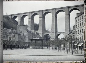 Image représentant La place Adolphe-Thiers (aujourd'hui place des Otages) et le viaduc vus de l'hôtel de ville.