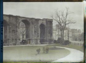 Image représentant France, Reims, La Porte de Mars et l'avenue de la République