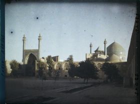 Image représentant La Masjid-i-Chah (mosquée du Chah) (1629) au crépuscule