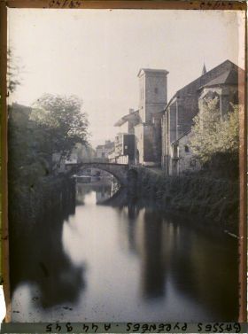 Image représentant France, St Jean Pied de Port, La Vieille Eglise et le Pont (fin de Journée ) autre aspect