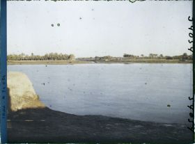 Image représentant Les palmeraies le long du Chatt al' Arab au lever du soleil