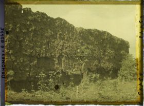 Image représentant Mur d'enceinte du jardin de  null Guézo