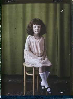 Image représentant Mademoiselle  https://musee-albert-kahn.s-museum.fr/home/NWQ2OTAwYzNmYjZlZTk1ZWQwODJmMjY4L2dlbmVyaWMtbm90aWNlLXRhYi9hdXRob3JpdHkvNjE3YTc5ZjVjZjhiODk2OGIzMzM3ZDIx/5d6900c3fb6ee95ed082f268/generic-notice-tab/authority/617a79ebcf8b8968b33374da Liliane Origet