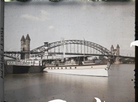 Image représentant Allemagne, Bonn, Le Pont et embarcadère des Bateaux du Rhin