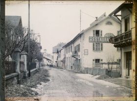 Image représentant France Les Alpes, Chamonix, Chamonix - La route nationale ouverte en 1866