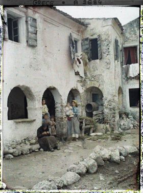 Image représentant Une maison typique de Benitses, et ses habitants