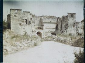 Image représentant France, Coucy-le-Château, La porte de Laon vue intérieure