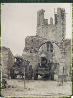 Image représentant Belgique, Ypres, Le Beffroi des Halles et Ruines de Nieuwerke
