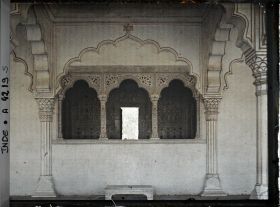 Image représentant La loge impériale à l'intérieur de la salle des audiences publiques (Diwan-i-Am) dans le fort Rouge (Lal Qila)