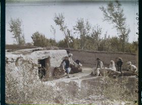 Image représentant Paysans attendant leur farine au moulin hydraulique