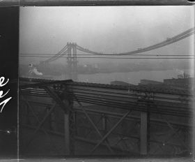 Image représentant L'East River vue depuis le pont de Brooklyn