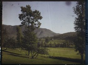 Image représentant Un coin de la vallée du Lez, vue vers l'aval