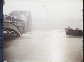 Image représentant La crue de la Seine à la passerelle Debilly