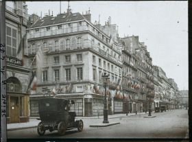 Image représentant La rue de la Paix, à l'angle de la rue des Capucines, vue prise de la place Vendôme