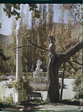 Image représentant Afghanistan, Paghman, Jardin du Palais du Roi - Coin du Jardin au rond point