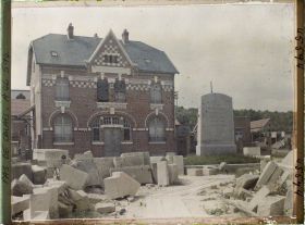 Image représentant France, Farbus, Mairie et monumt aux Morts