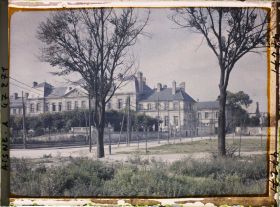 Image représentant France, Soissons, Hôtel de Ville vu des Quais