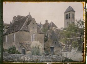 Image représentant France, Gourdon (Lot), Vieilles maisons et tour de l'Eglise des Cordeliers