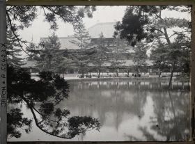 Image représentant Temple Tôdai-ji : vu du Kagami ike (étang du Miroir)