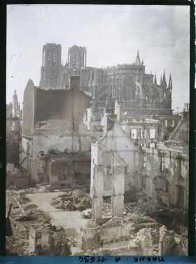 Image représentant France, Reims, Panorama de Ruines et Cathédrale