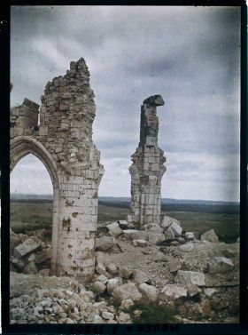 Image représentant France, Montfaucon, Les Hauts de Meuse et les ruines de l'Eglise de Montfaucon