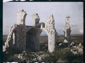 Image représentant France, Montfaucon, Les Ruines de l'Eglise