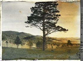 Image représentant Vue d'une vallée et de chaînes de montagnes