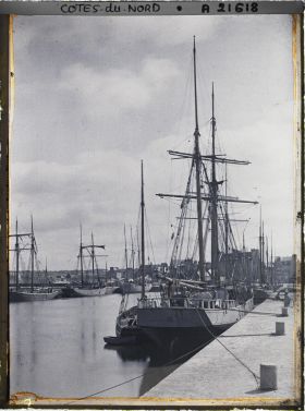 Image représentant Goélettes dans le port de Paimpol