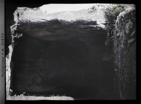 Image représentant L'une des chambres des dolmens de Mané-Kerioned, route d'Auray à Carnac