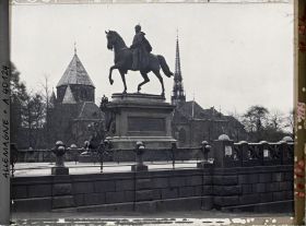 Image représentant Cathédrale et statue de Guillaume le Grand