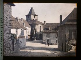 Image représentant La place petit de la Fosse et l'église Saint-Saturnin