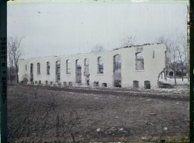 Image représentant Turquie, Eski-Ckehir, Maison incendiée