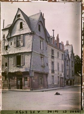 Image représentant Le café à l'angle de la place Foire le Roy et la rue du Dr Hermary