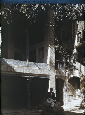 Image représentant La cour d'une vieille demeure