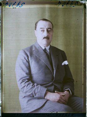 Image représentant https://musee-albert-kahn.s-museum.fr/home/NWQ2OTAwYzNmYjZlZTk1ZWQwODJmMjY4L2dlbmVyaWMtbm90aWNlLXRhYi9hdXRob3JpdHkvNjE3YTc5ZjVjZjhiODk2OGIzMzM3ZDIx/5d6900c3fb6ee95ed082f268/generic-notice-tab/authority/617a79ebcf8b8968b33377f0 Monsieur Simon