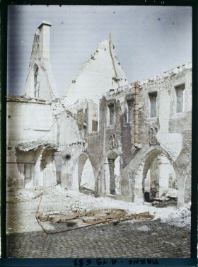 Image représentant France, Reims, Cloître des Cordeliers