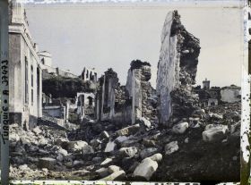 Image représentant Une rue du quartier grec (en ruines)