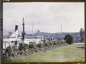 Image représentant Un bateau de la CGN à l'embarcadère du quai du Mont-Blanc