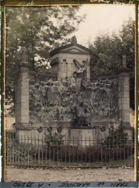 Image représentant Le monument à Ingres, promenade des Carmes