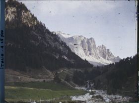 Image représentant Vue des hauteurs du village (Plan de Graba) vers le massif de la Stella (Groupo di Sella ou Sellagruppe)
