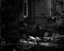 Image représentant Madame Laurent dans le parc