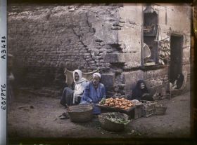 Image représentant Marchand ambulant de tomates, assis