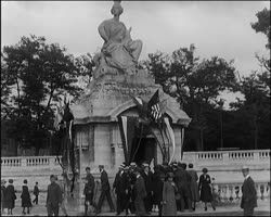 Image représentant Statue de Strasbourg décorée à l'annonce de la Paix