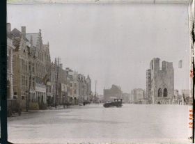 Image représentant Belgique, Ypres, Aspect de la Place du Marché et les Halles nord