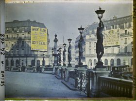 Image représentant Affiches pour l'emprunt national de 1920 place Jacques Rouché et rue Halévy, vue de l'Opéra Garnier